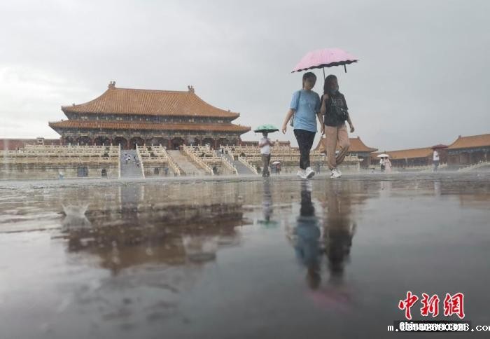 资料图:雨中故宫。<a target='_blank' data-cke-saved-href='http://www.chinanews.com/' href='http://www.chinanews.com/'>中新社记者 杜洋 摄