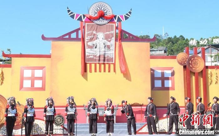 图为瑶族山歌对唱表演 林浩 摄