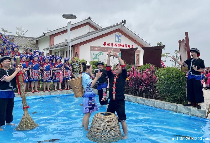 古法抓鱼活动现场。李虹莹摄