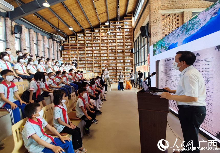 历史知识讲座现场。人民网 记者王勇摄