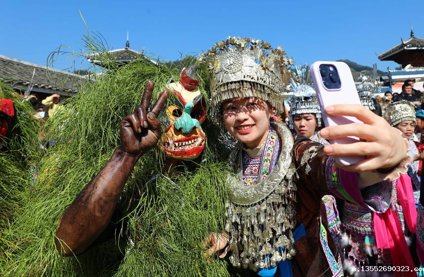 广西：“芒蒿”送福闹新春
