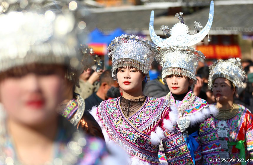 漂亮的苗族姑娘。