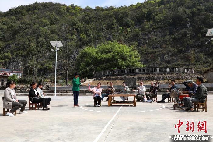 广西德保大山里的戏班传承百年情味浓