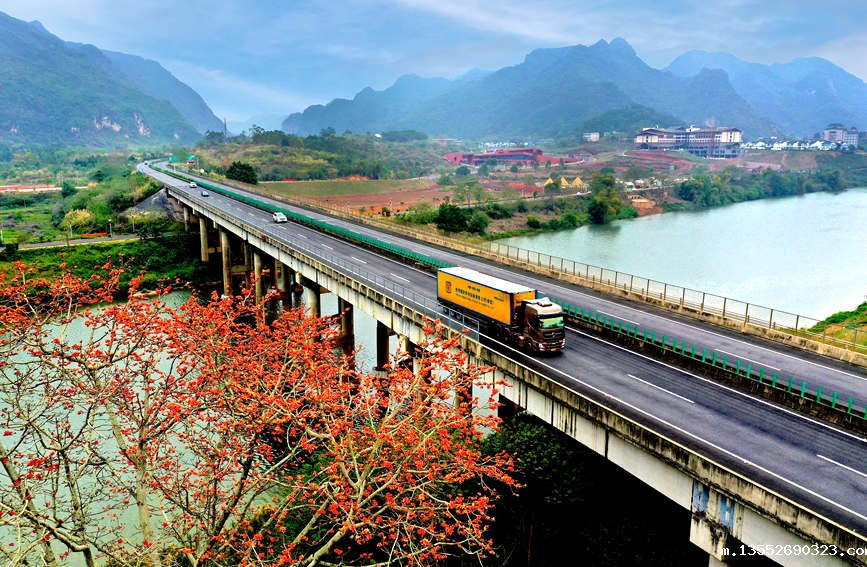 南友高速路上风景图。农如松摄