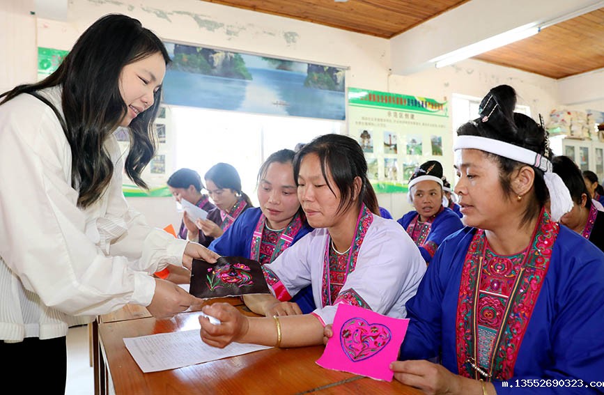 侗族刺绣技艺教学