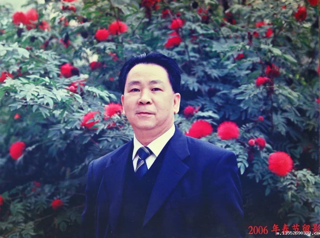 8莫兆钦先生2006年春节留影.jpg